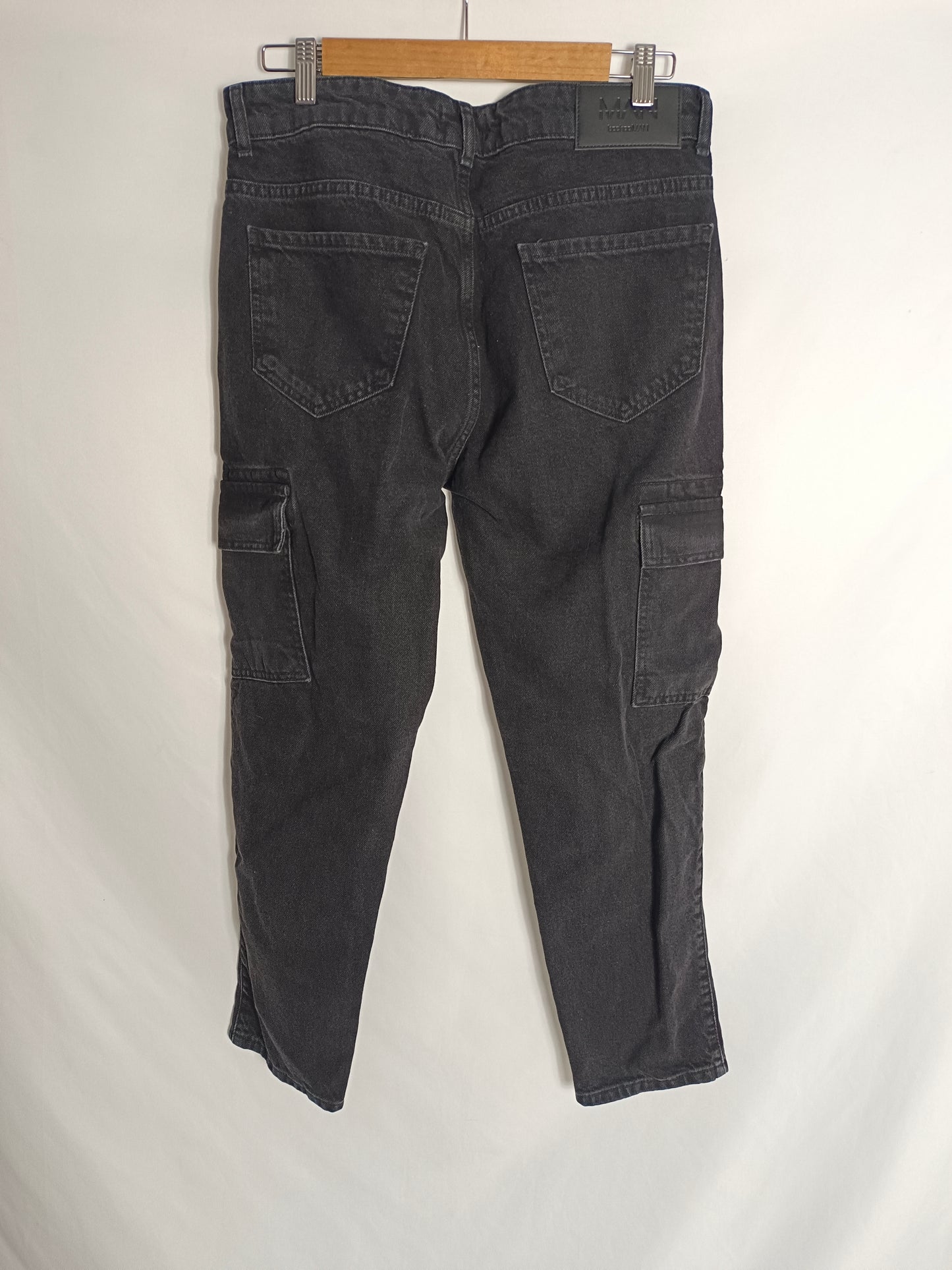 BOOHOO MAN. Pantalón negro cargo T.32