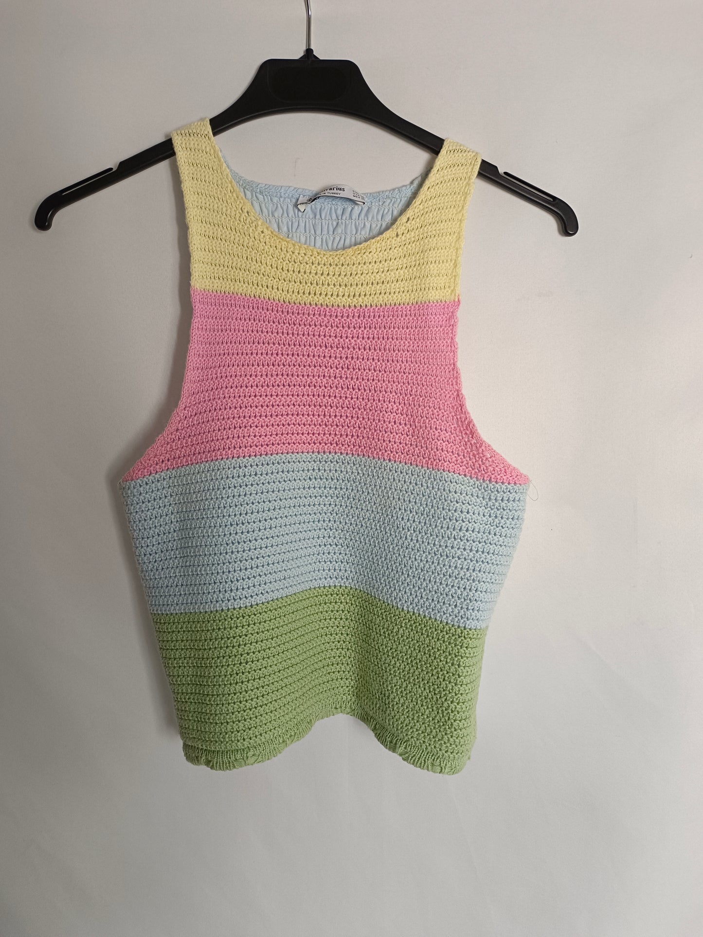 STRADIVARIUS. Knitted top in colors T.xs