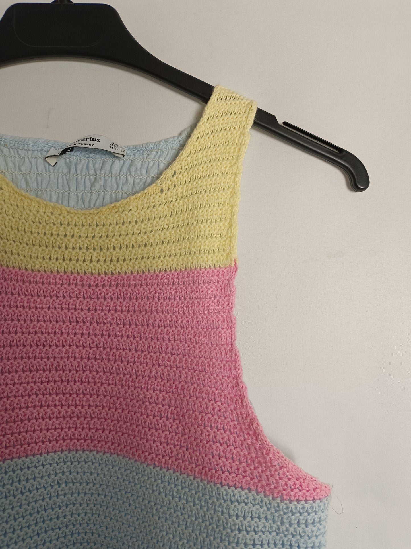 STRADIVARIUS. Knitted top in colors T.xs