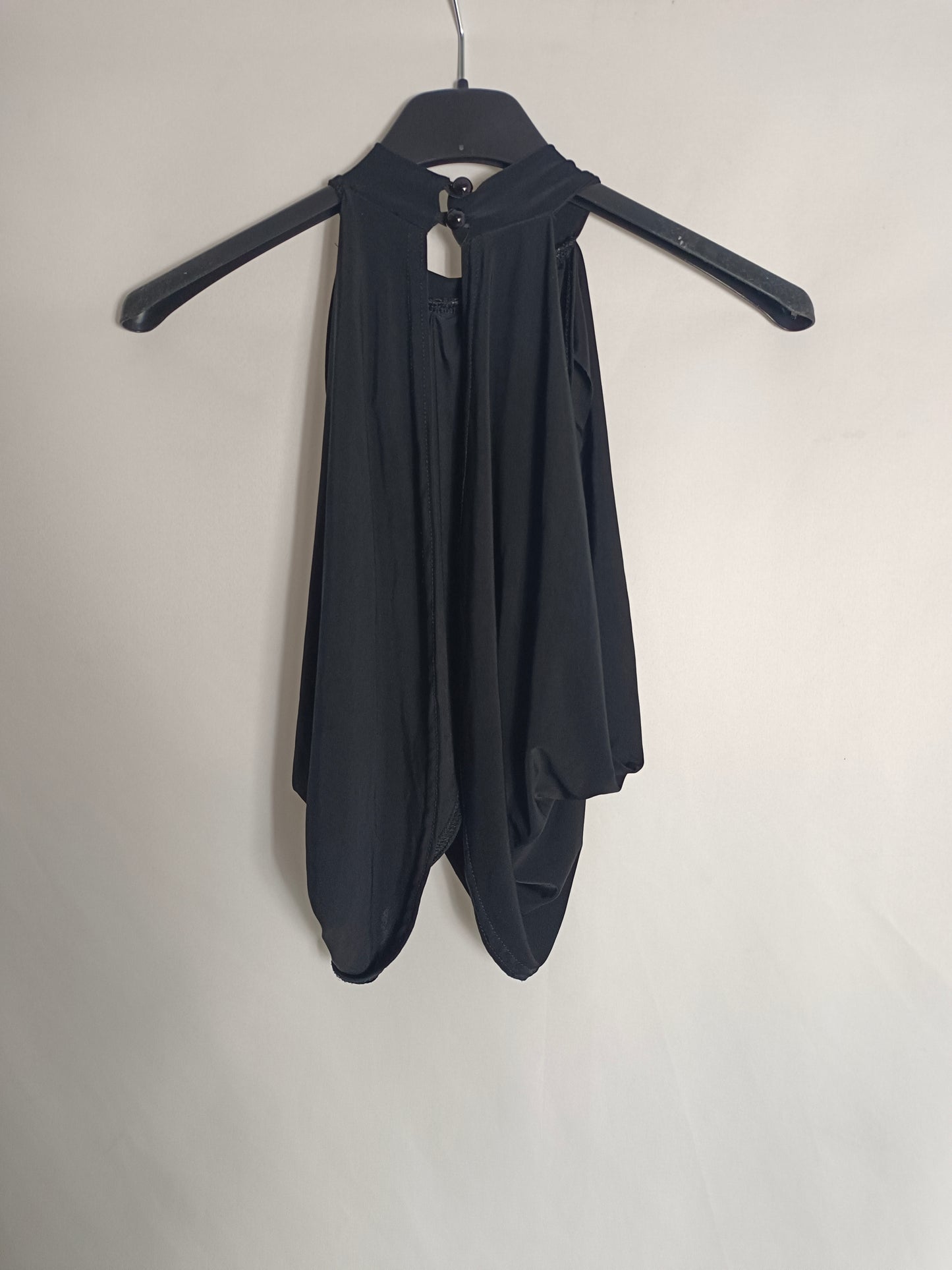 OTRAS. Croptop negro escote T.6(s)