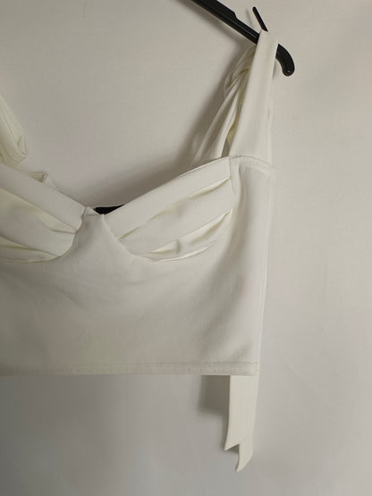 PRETTYLITTLETHING. Top blanco lazada T.36