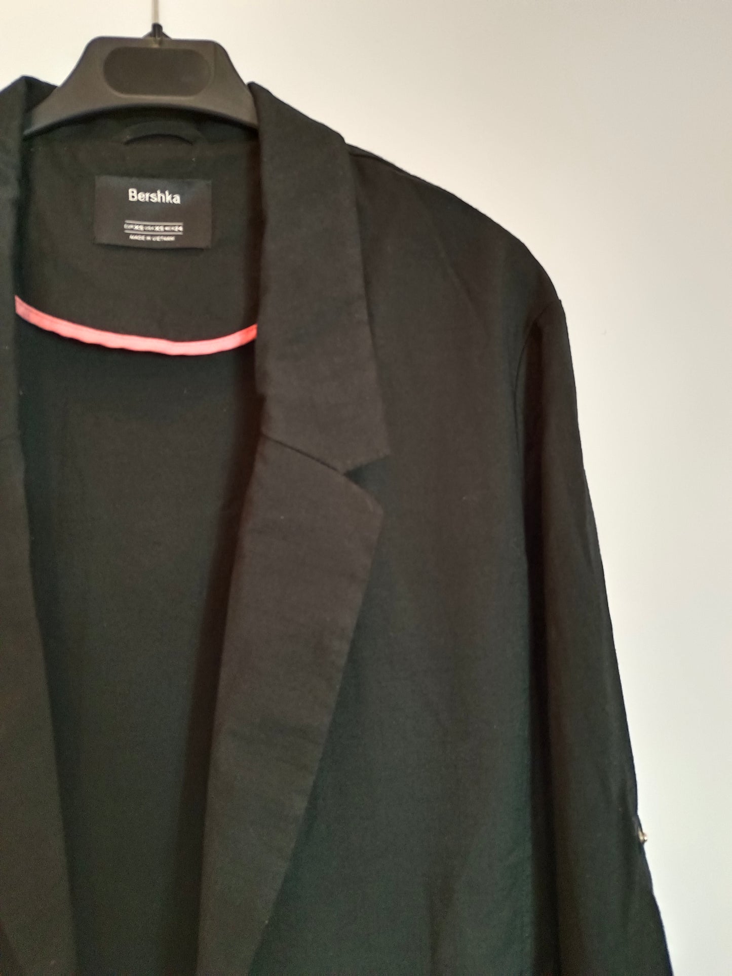 BERSHKA. T.xs basic black blazer