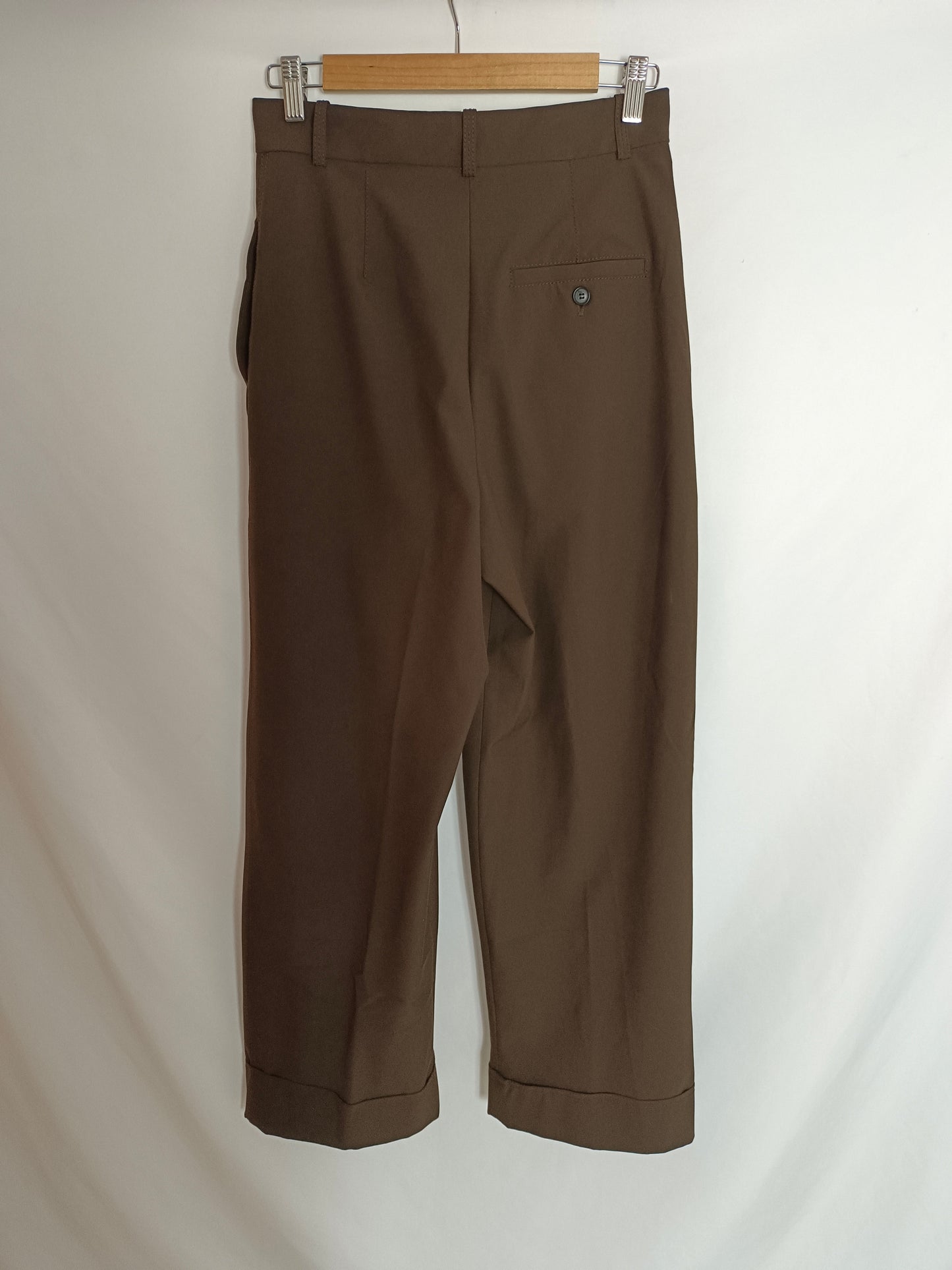 ZARA. Pantalón marrón pinzas T.xs
