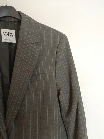 ZARA. Blazer gris rayas diplomáticas T.s
