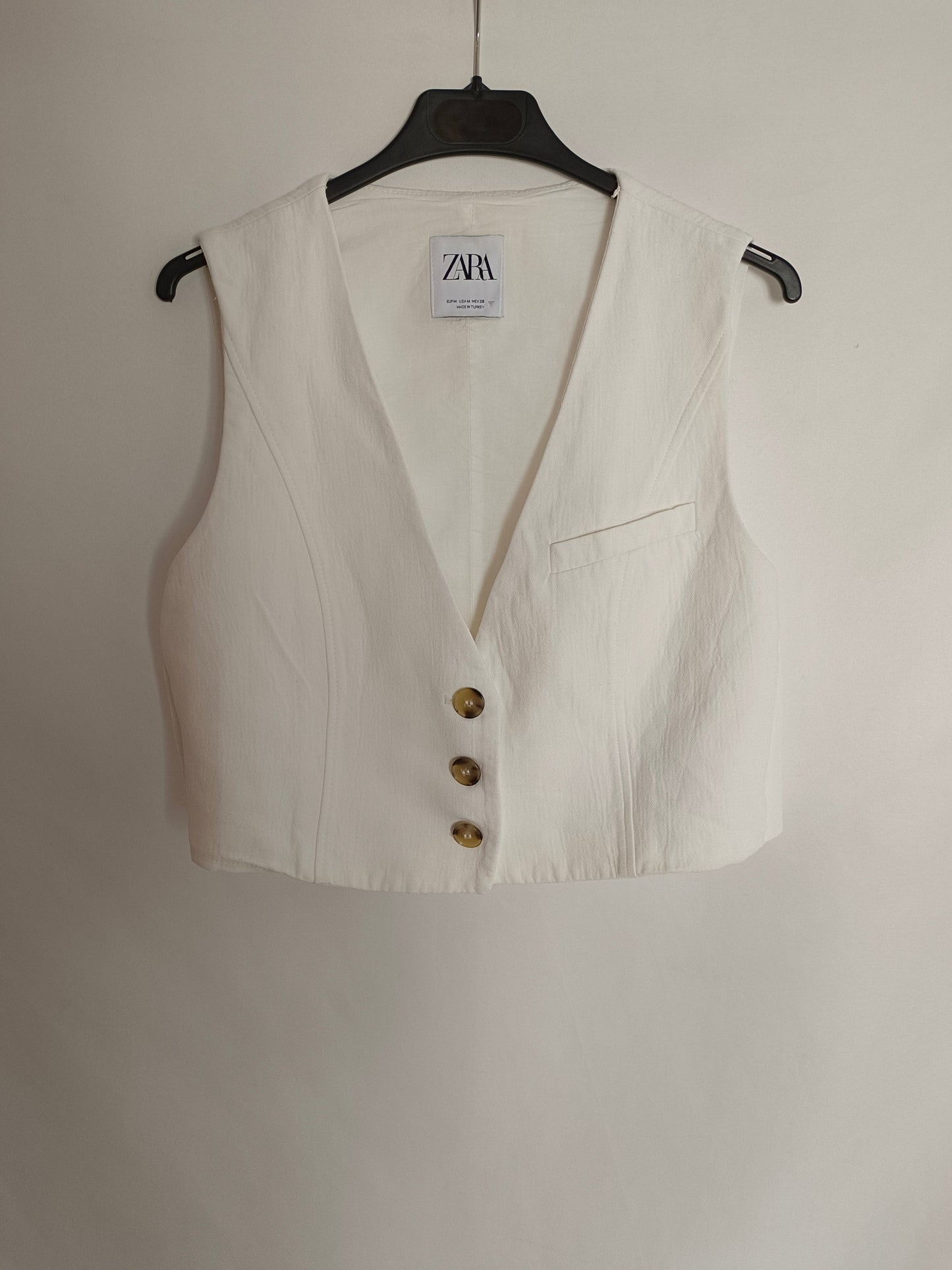 ZARA. Chaleco blanco botones T.m