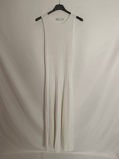 ZARA. Vestido largo punto blanco T.m