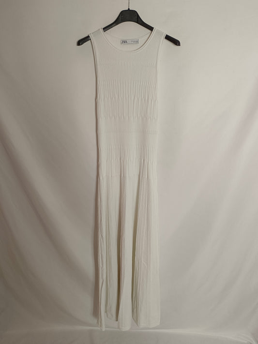 ZARA. Vestido largo punto blanco T.m