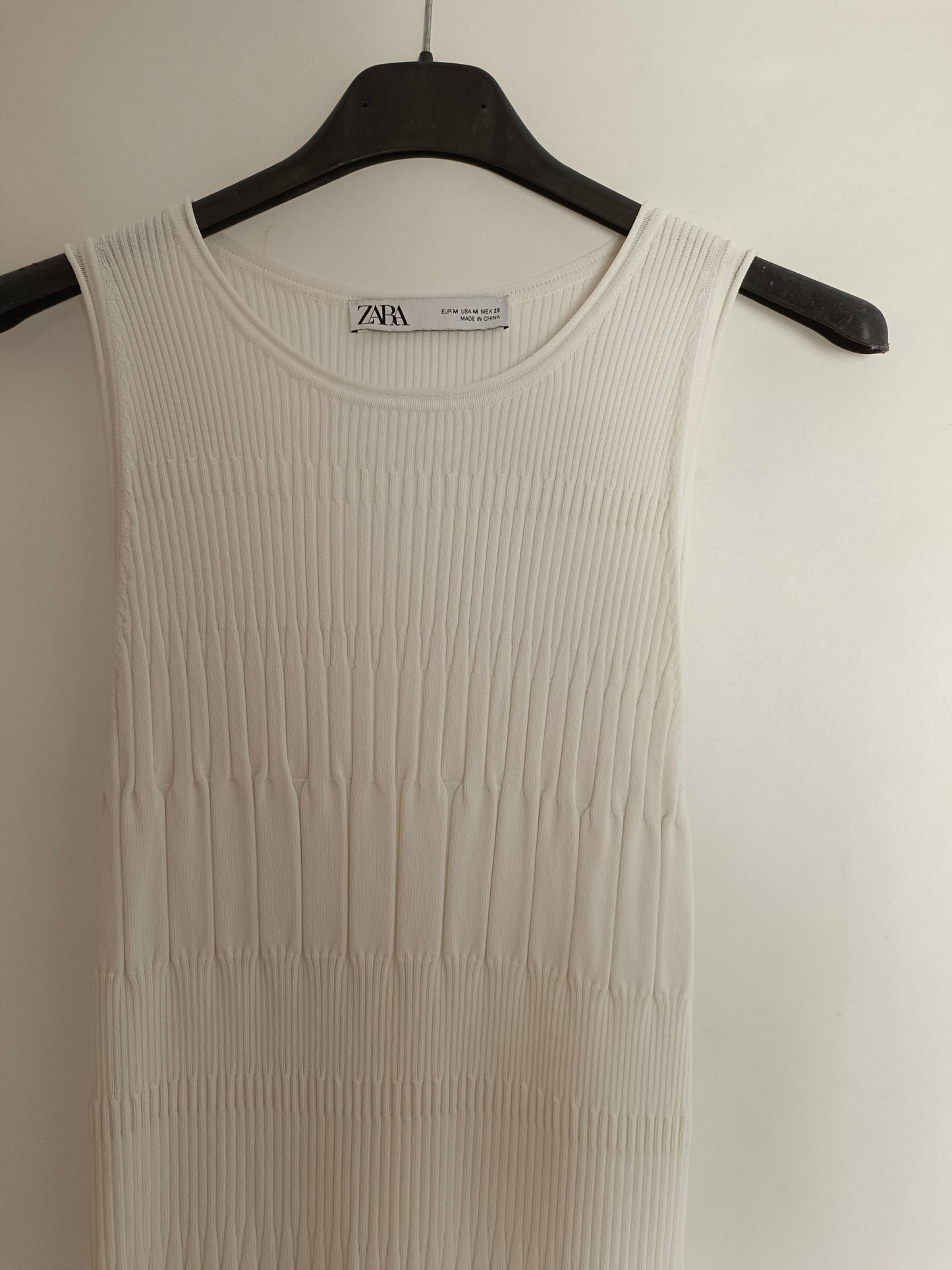ZARA. Long white knit dress Tm Hibuy market ZARA. Long white knit dress Tm Hibuy market