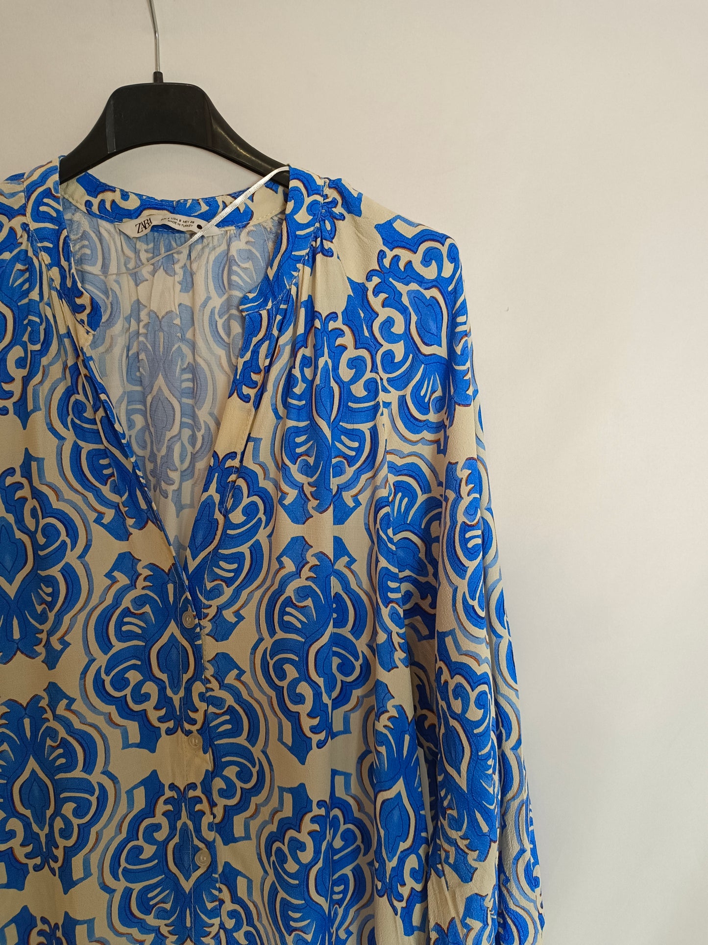 ZARA. Vestido beige estampado T.s