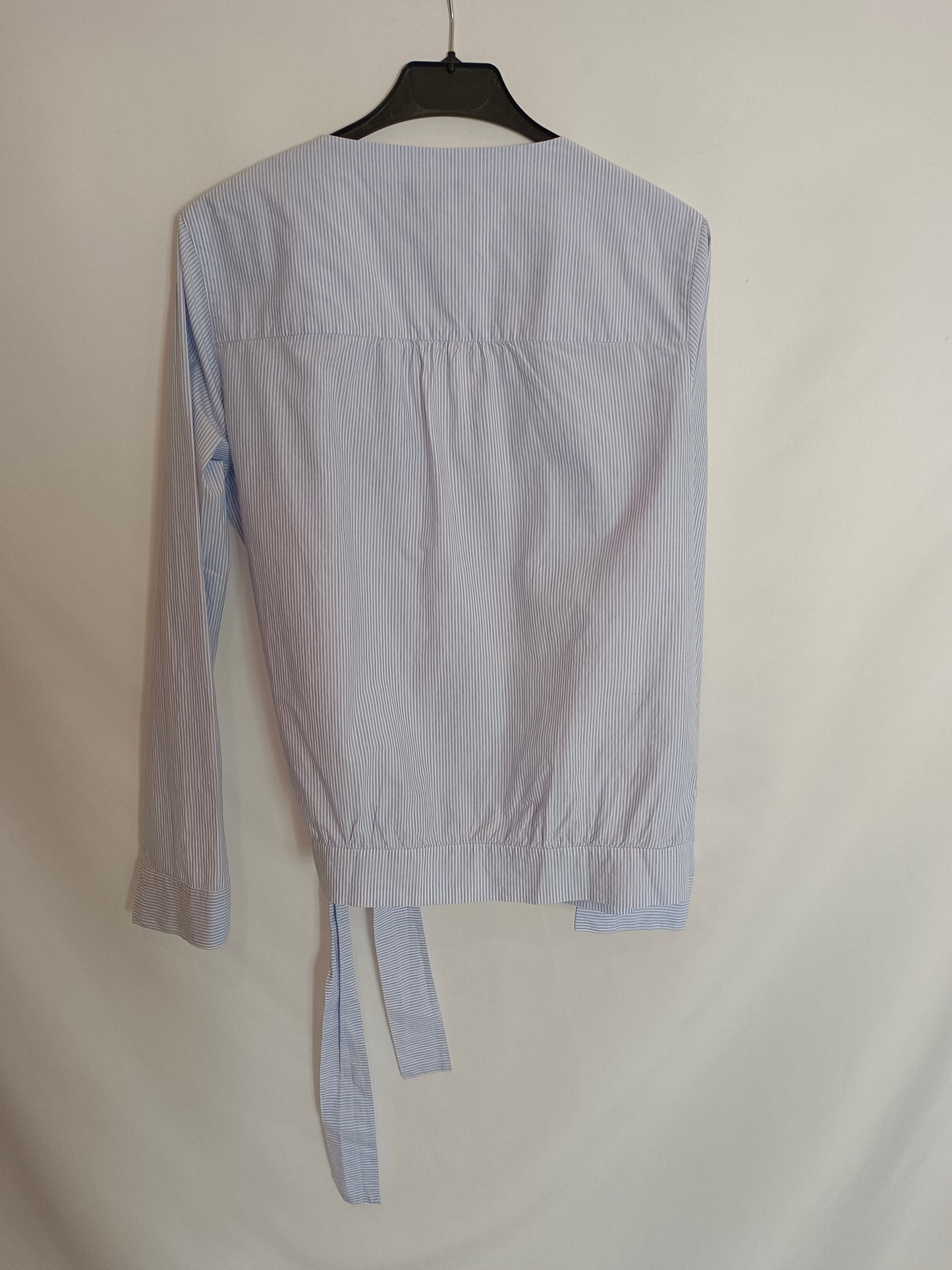 MASSIMO DUTTI. Blusa cruzada rayas T.40