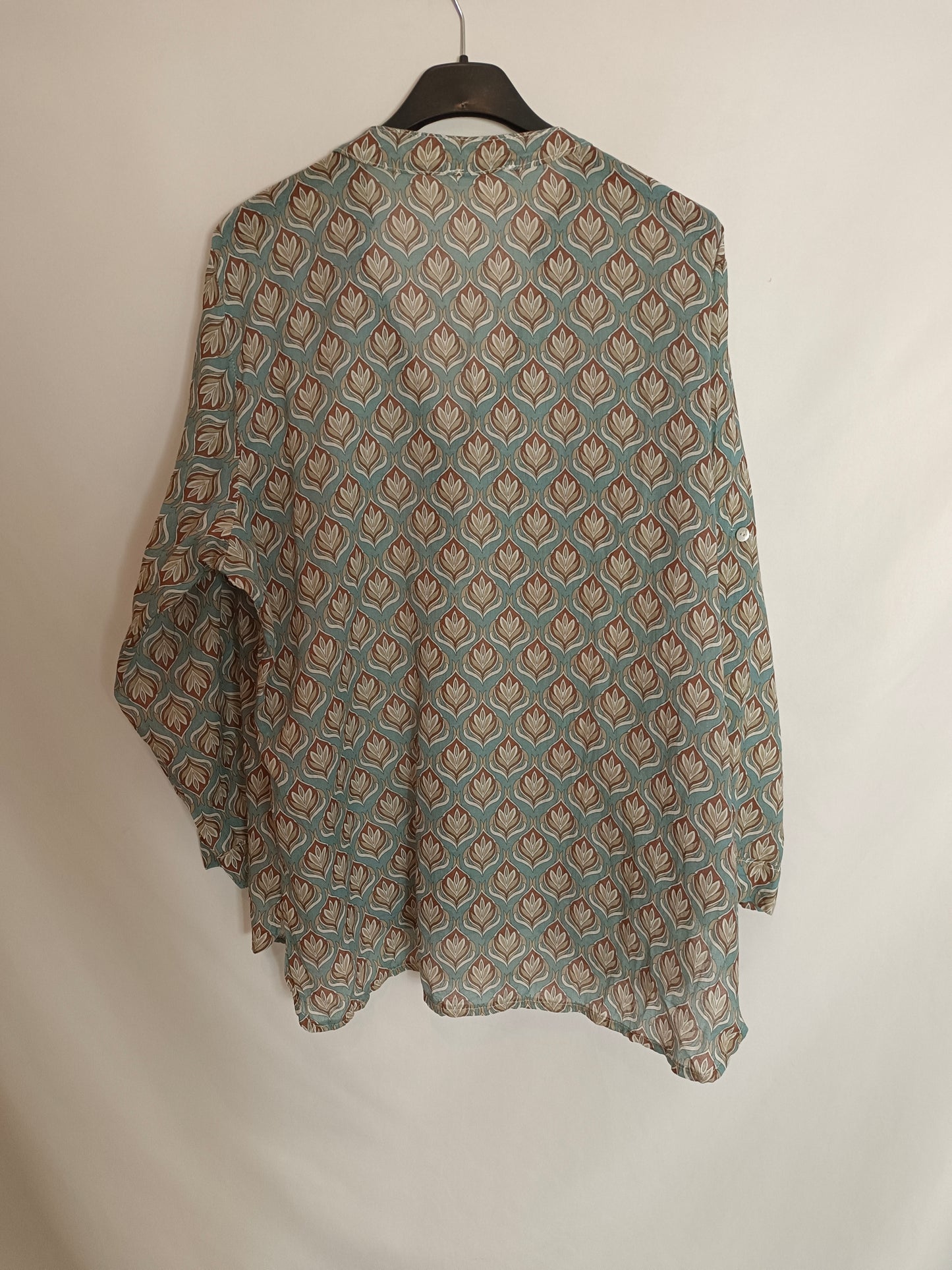 OTRAS. Blusa azul estampado Tu(s)