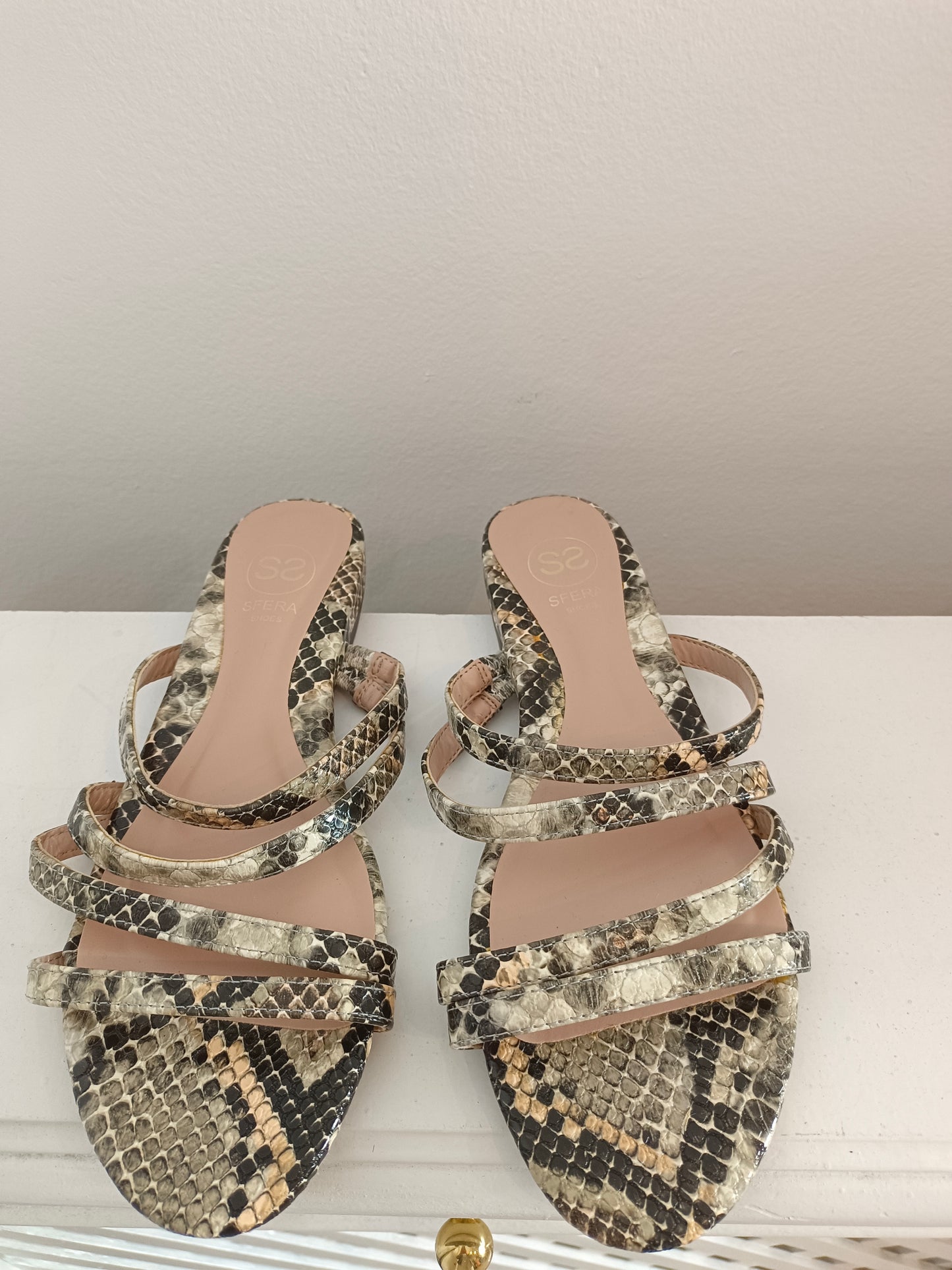SFERA. Sandalias animal print T.38