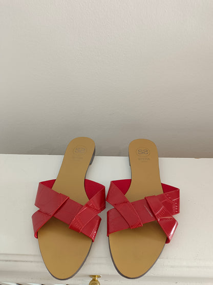 SFERA. Sandalias rojas planas T.37