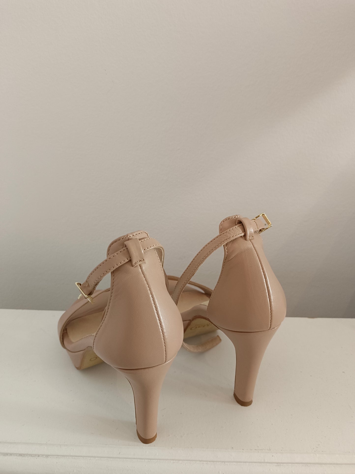 MIMAO. Sandalia nude tacón T.37