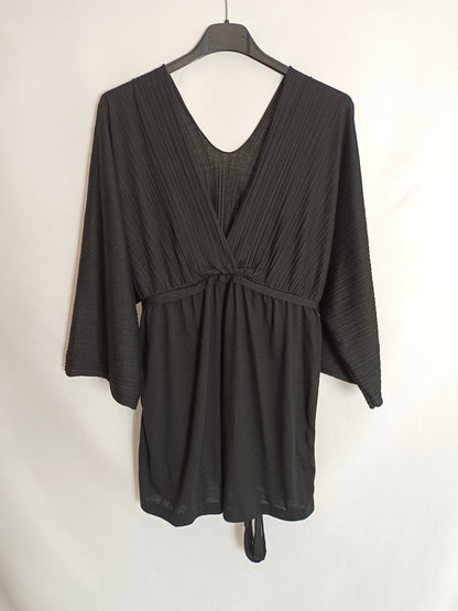 BENETTON. Flowy black Ts top