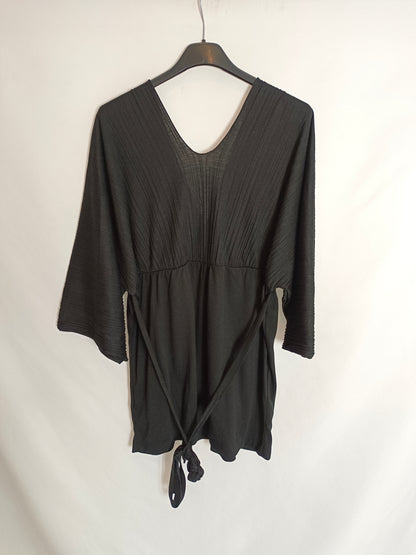 BENETTON. Flowy black Ts top