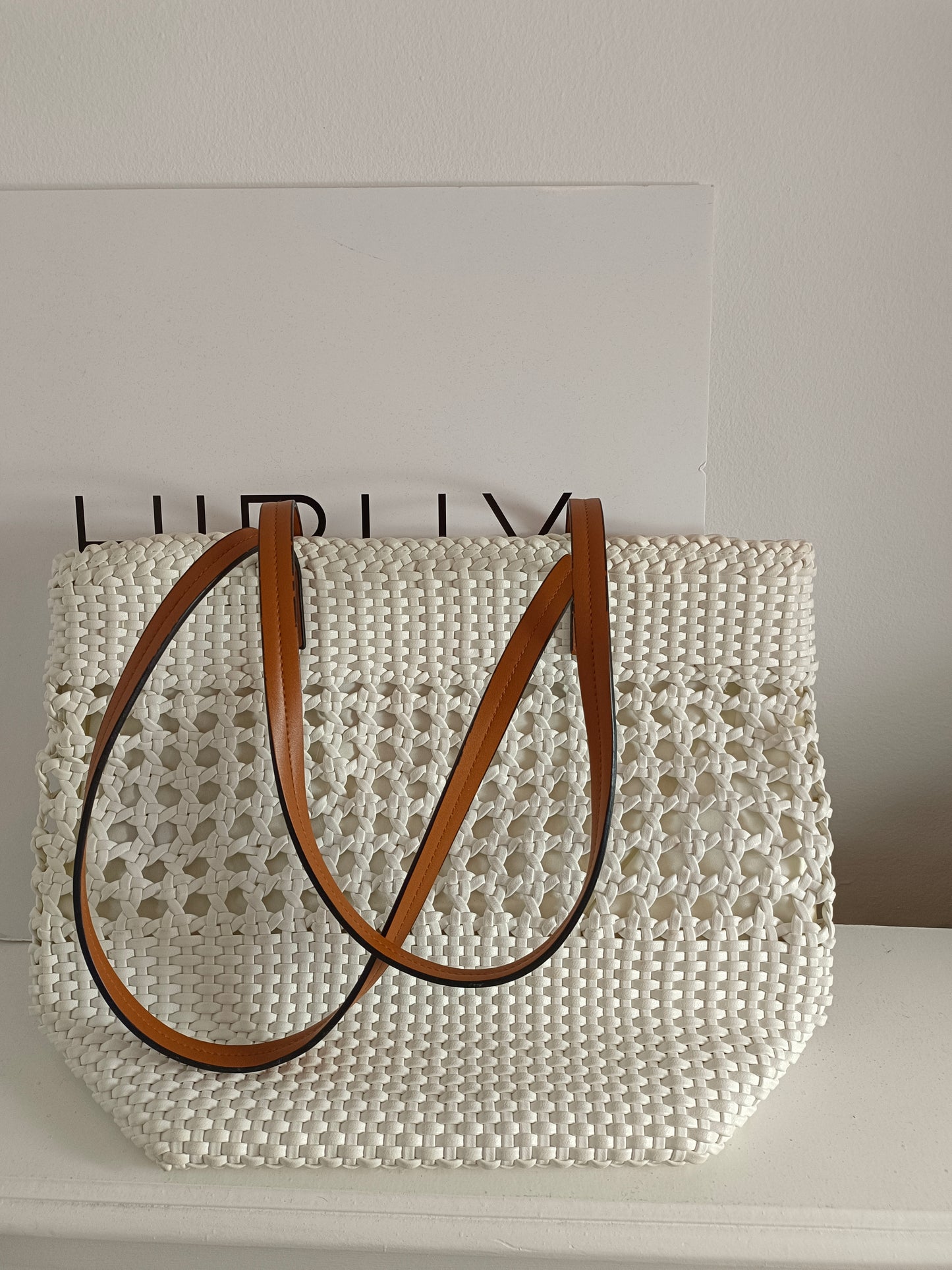 PARFOIS. Bolso blanco trenzado