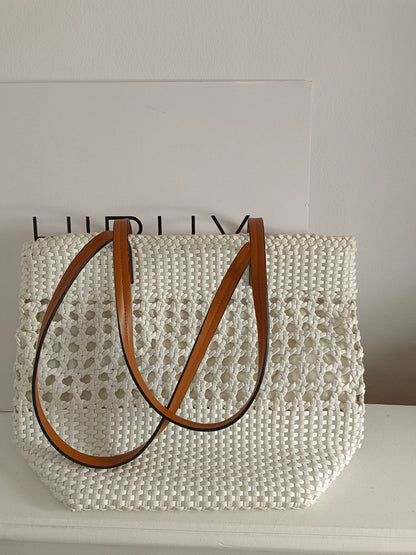 PARFOIS. Bolso blanco trenzado