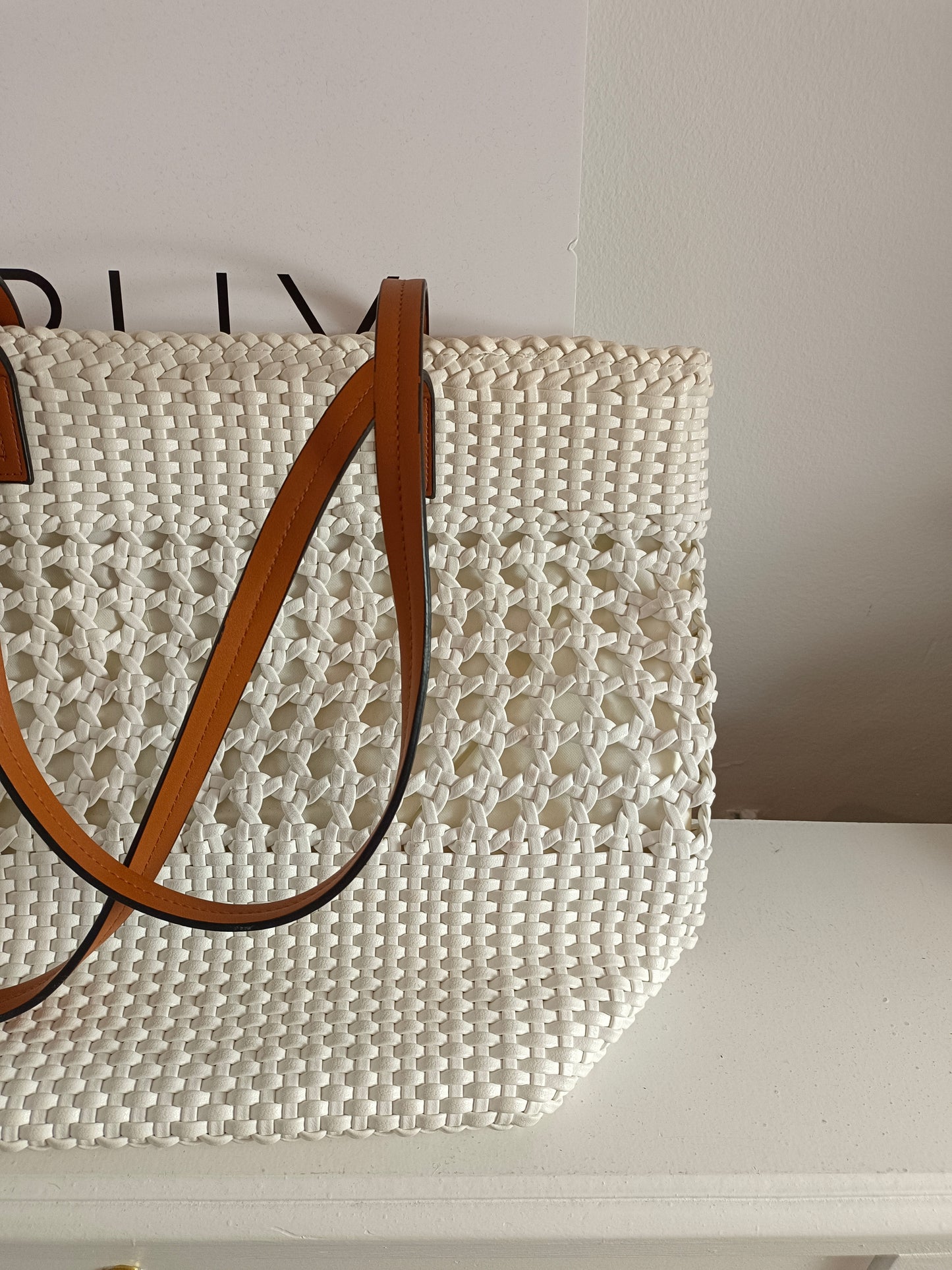 PARFOIS. Bolso blanco trenzado