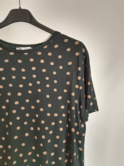 ZARA. camiseta negra lunares T.s