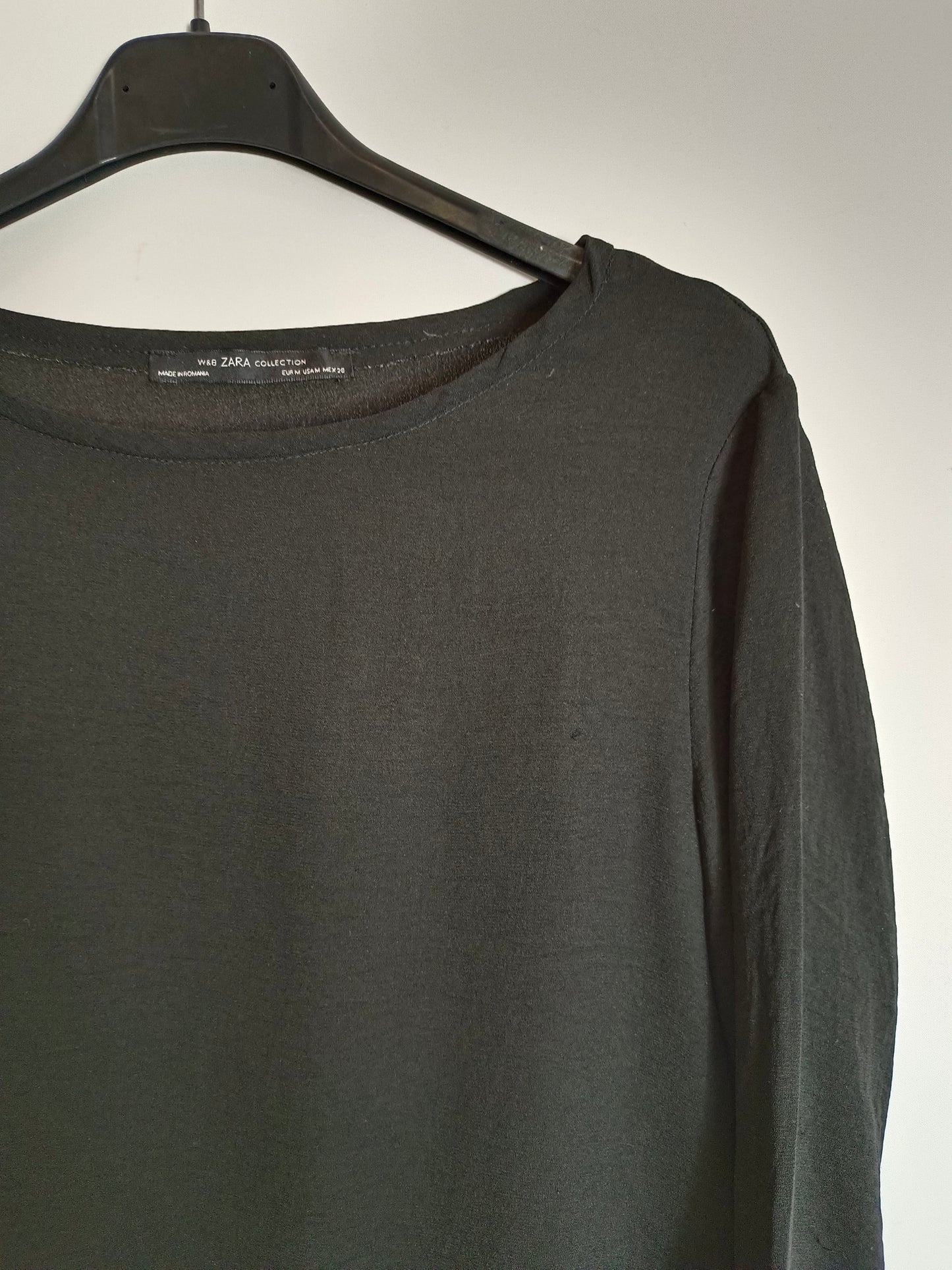 ZARA. Blusa negra doble textura T.m
