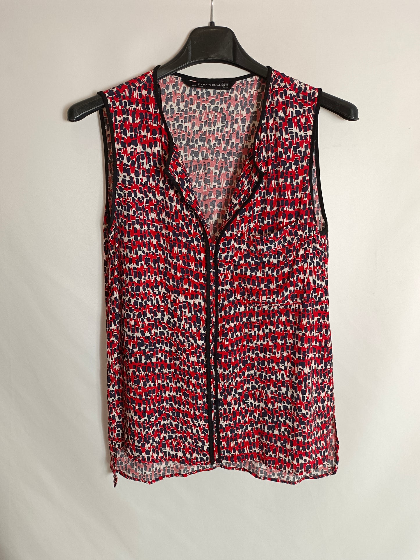 ZARA. Top estampado rojo T.xs