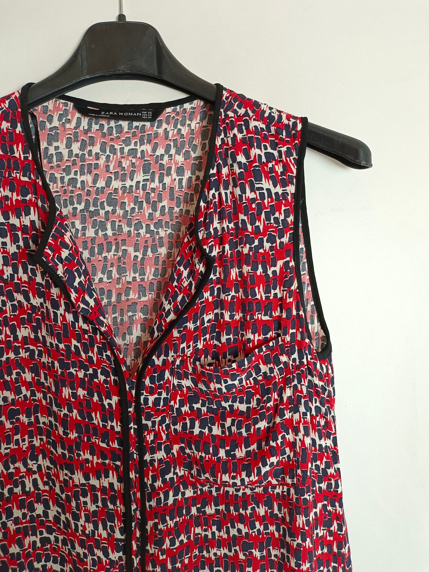 ZARA. Top estampado rojo T.xs