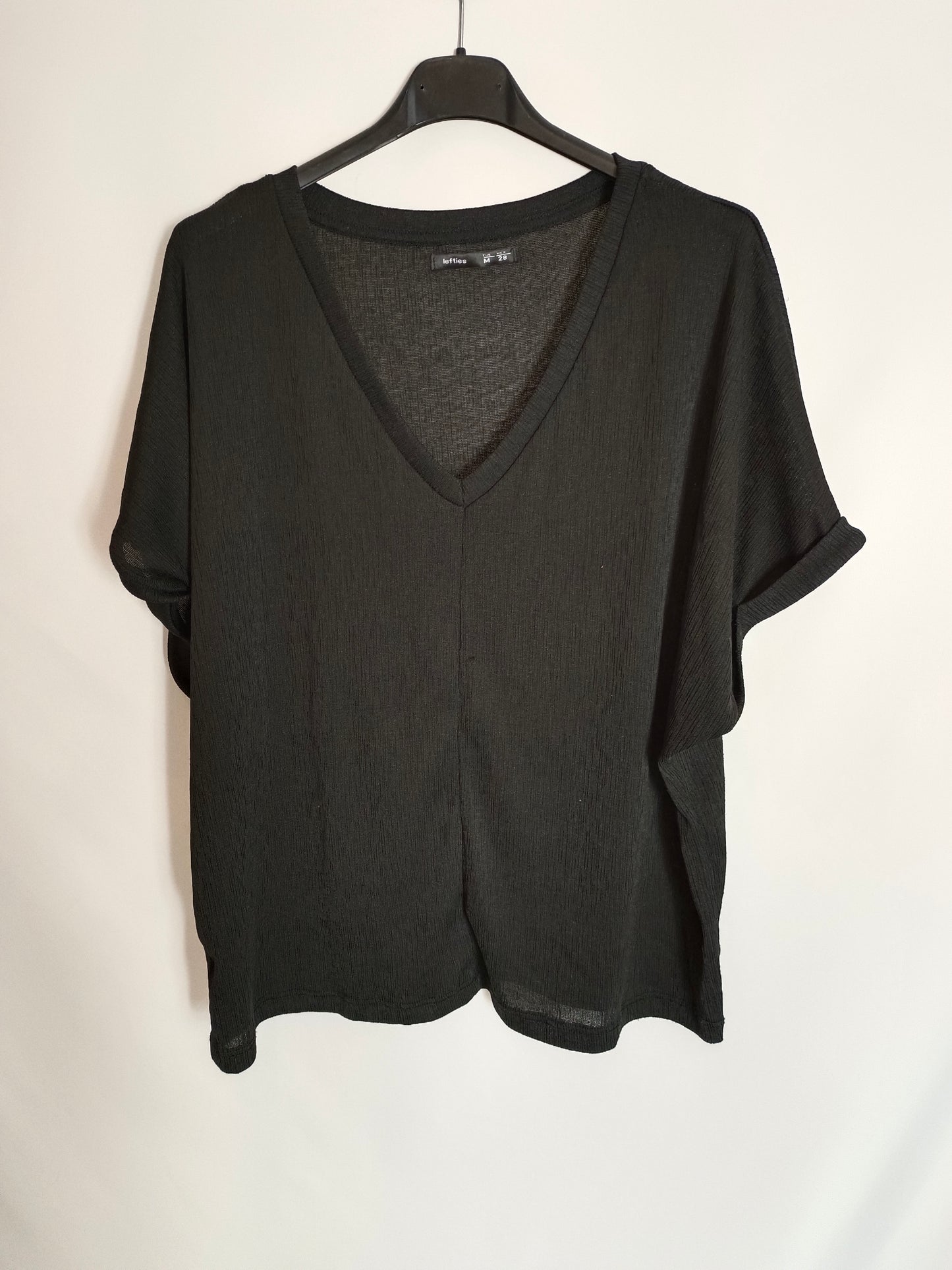 LEFTIES. Tm basic black t-shirt