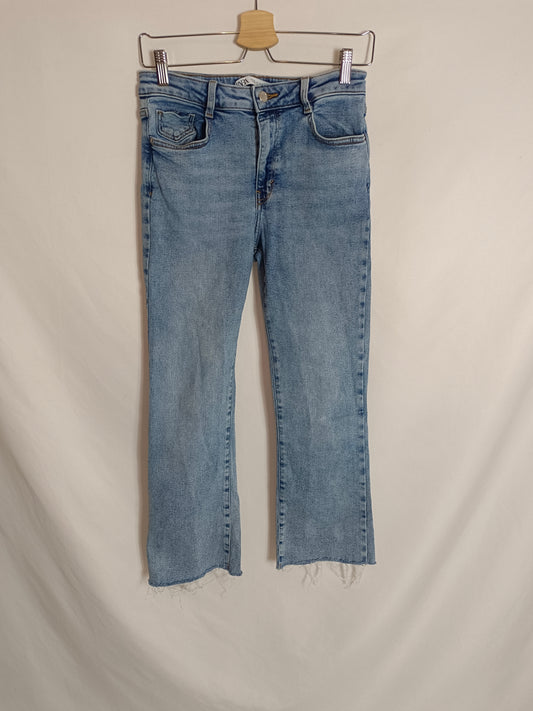ZARA. Pantalón denim recto T.38