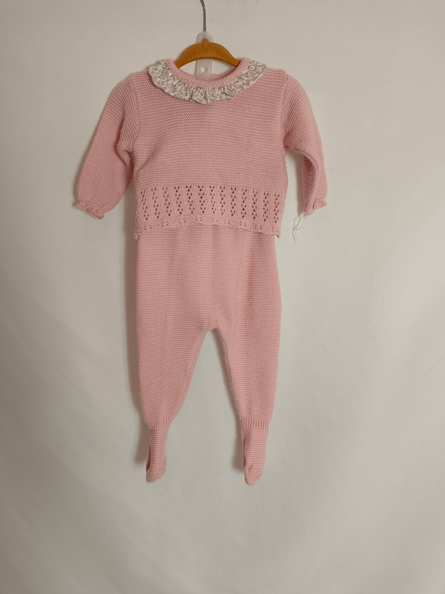 DOÑA CARMEN. conjunto punto rosa T.6 meses