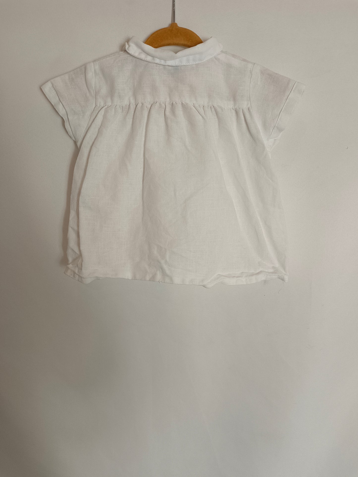 MH. White double-breasted shirt S.9-12 months