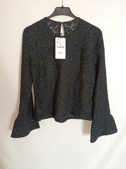 ZARA. Top negro croché T.s