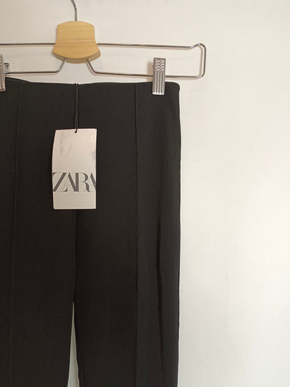 ZARA. Pantalón negro elástico T.xs