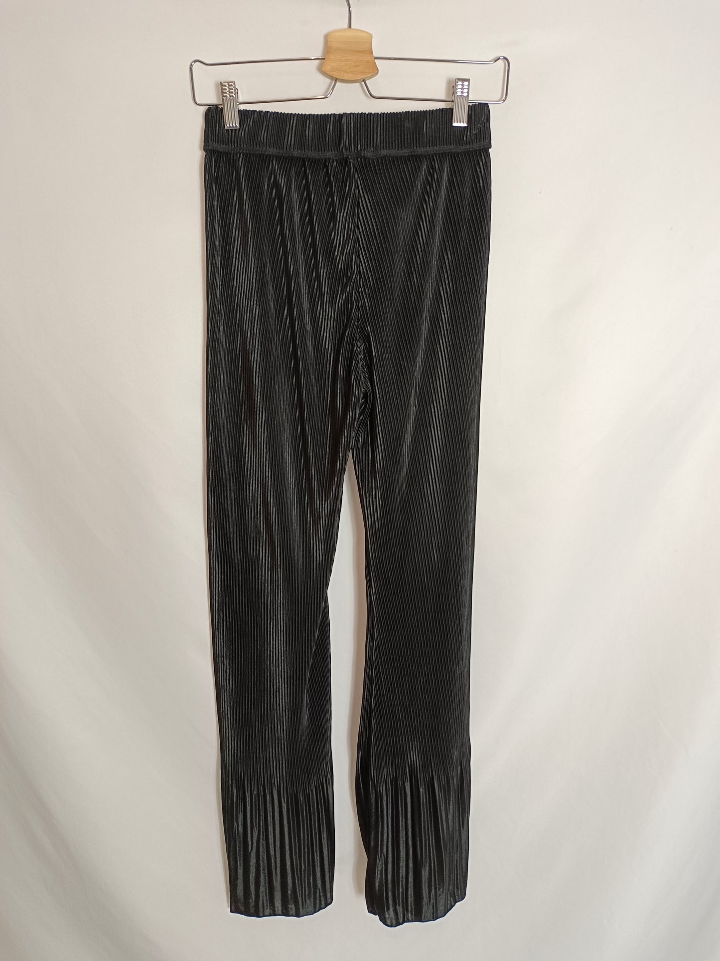 ZARA. Pantalón negro canalé T.s