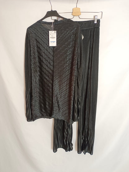 ZARA. Pantalón negro canalé T.s