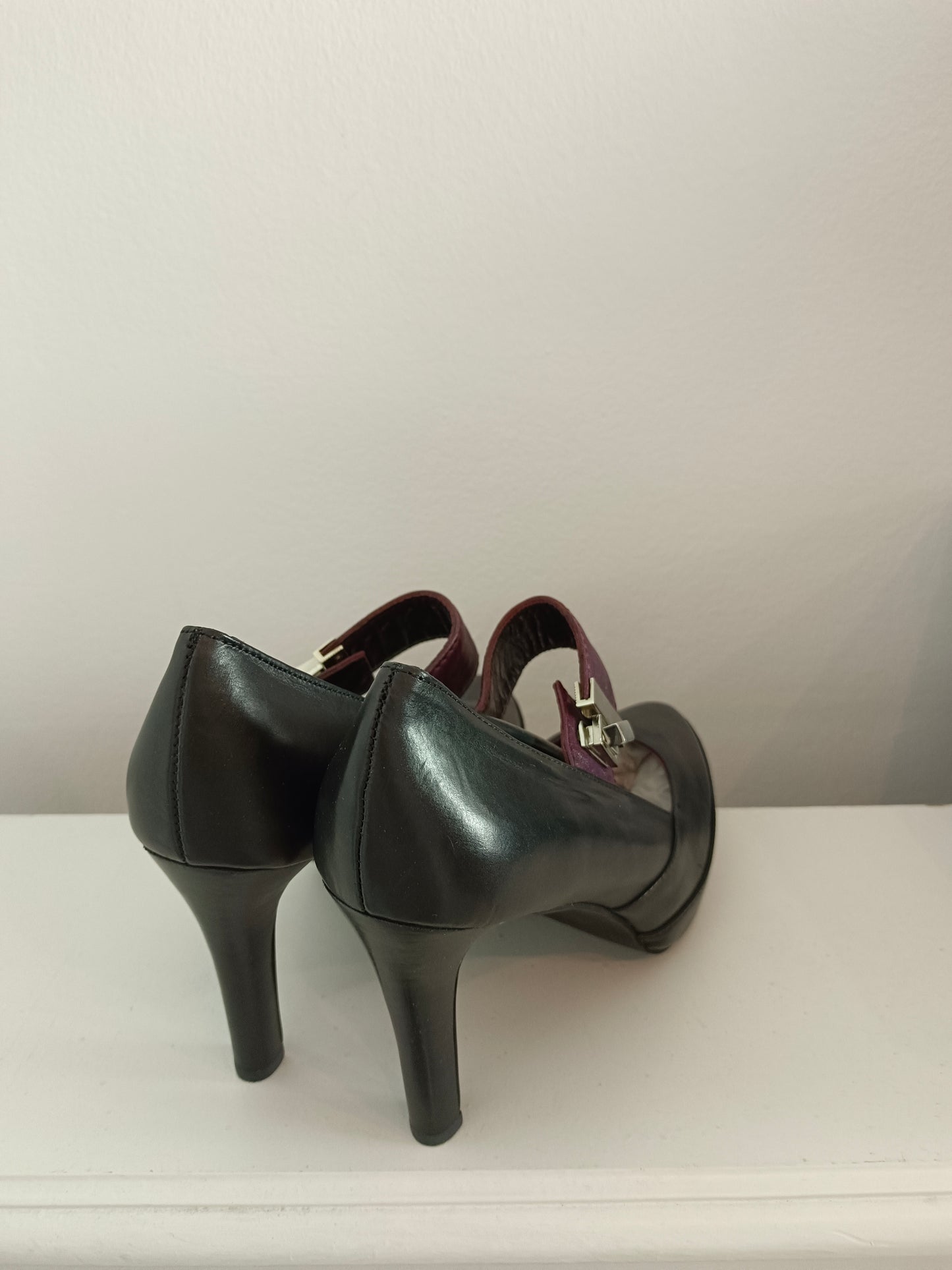 BIMBA Y LOLA. Zapatos tacón hebilla T.38