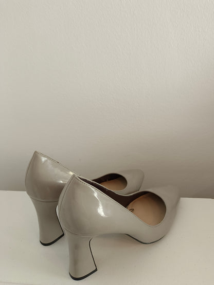 MANGO. Zapatos gris charol T.38
