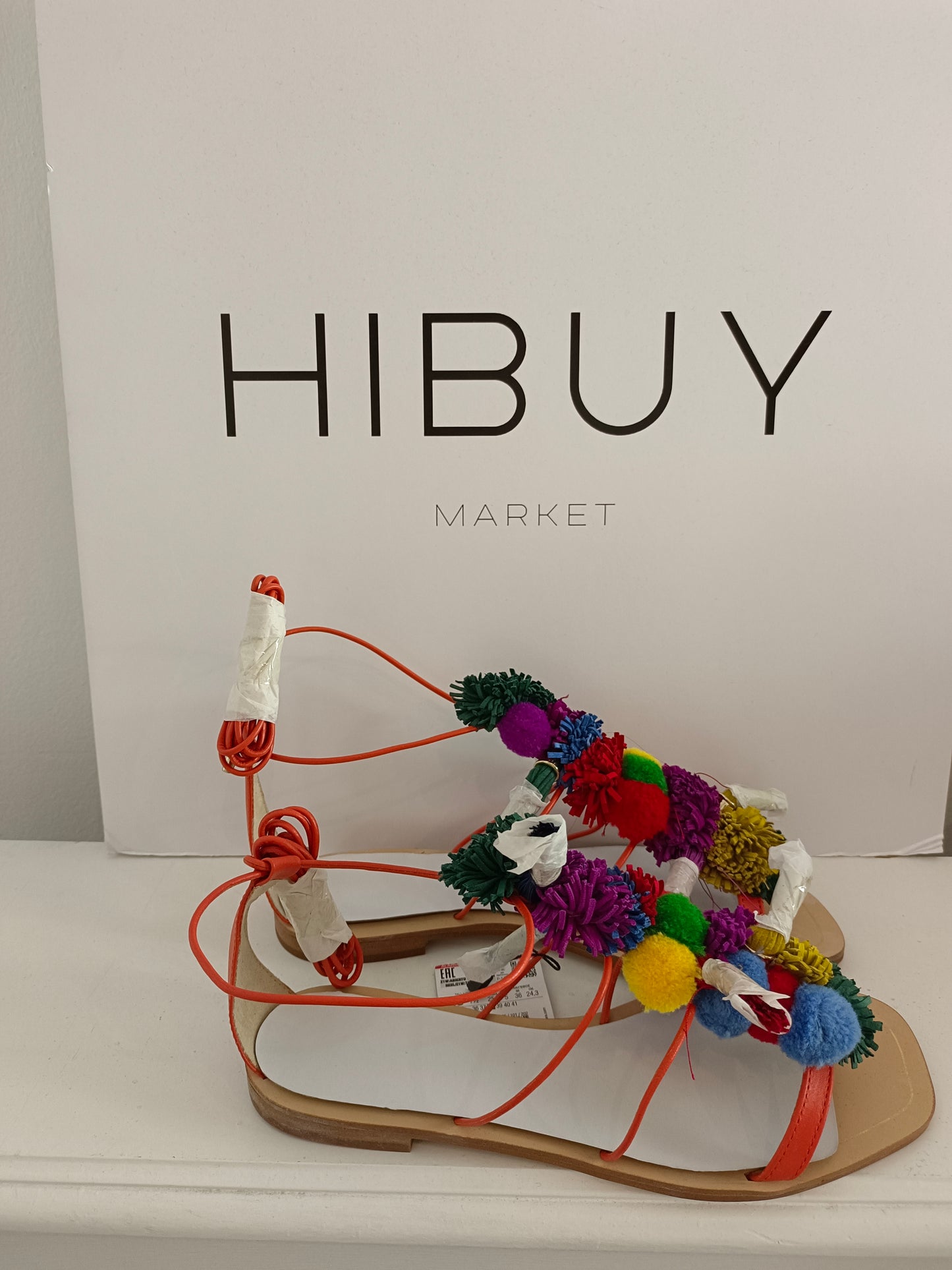 ZARA. Sandalia borlas colores T.38