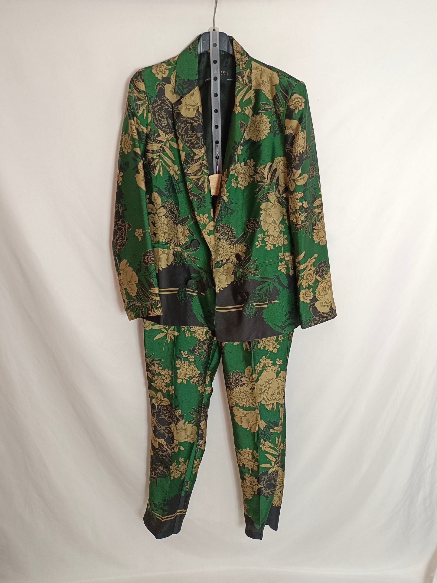 ZARA.Green floral trousers T.xs