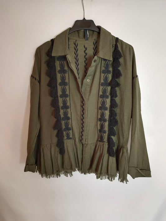 ZARA. Green embroidered blouse T.xs