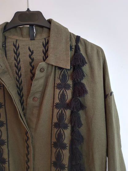 ZARA. Green embroidered blouse T.xs