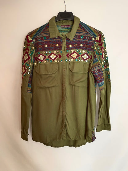 BERSHKA. Ethnic green blouse Ts