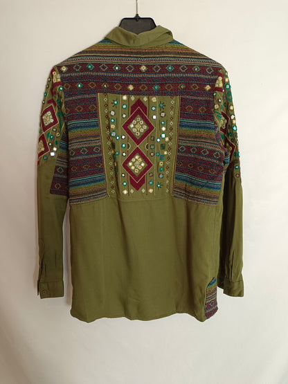 BERSHKA. Ethnic green blouse Ts