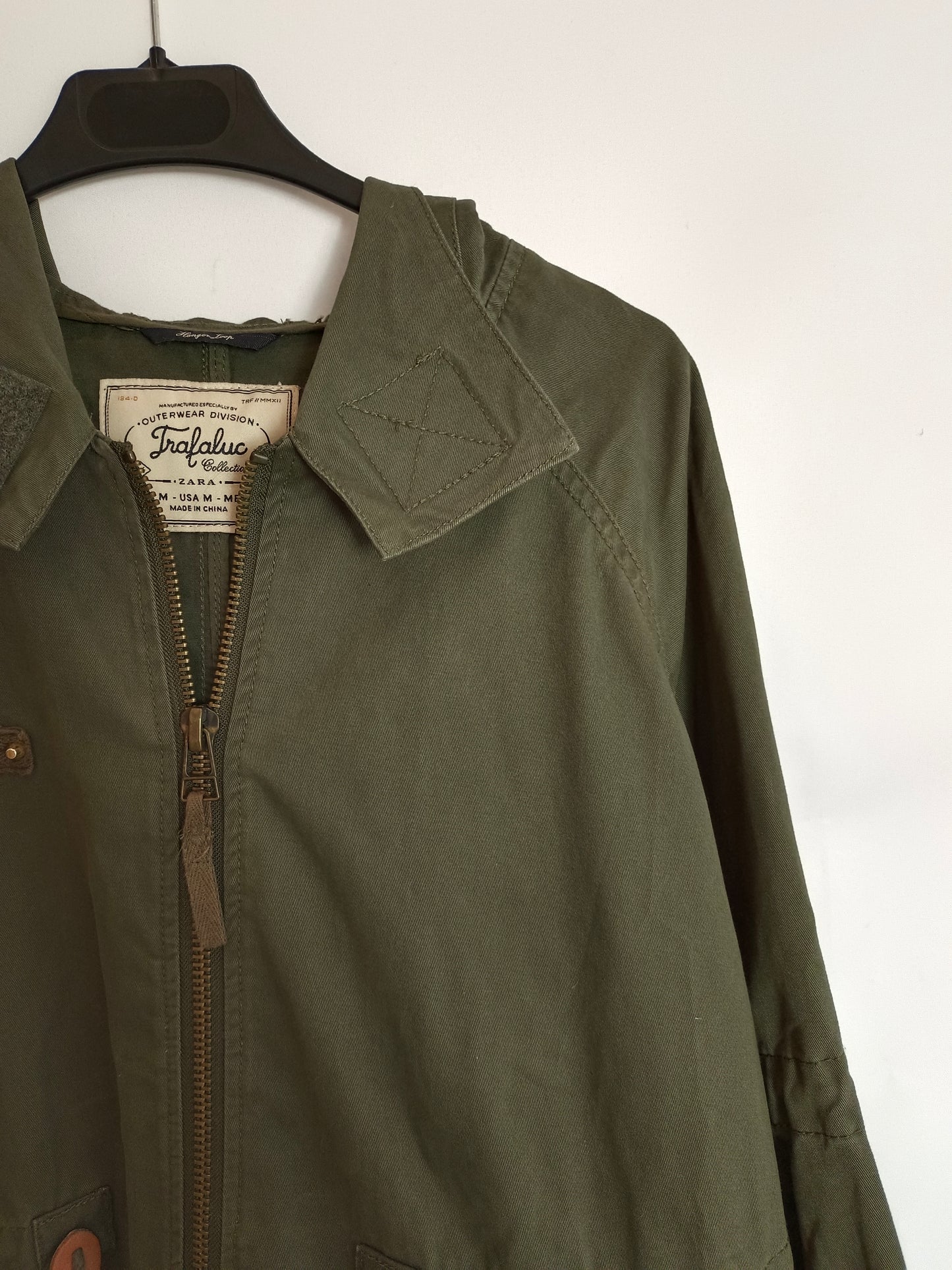 ZARA. Parka verde cremallera T.m'