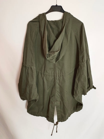 ZARA. Parka verde cremallera T.m'