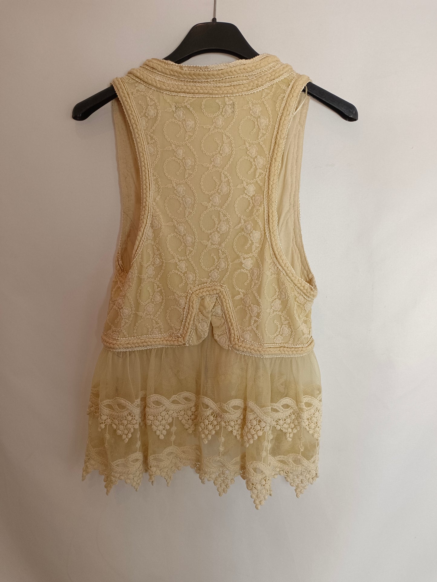 ZARA. Chaleco beige encaje T.m