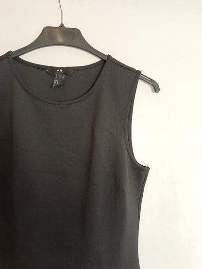 H&M. Top negro entallado T.s