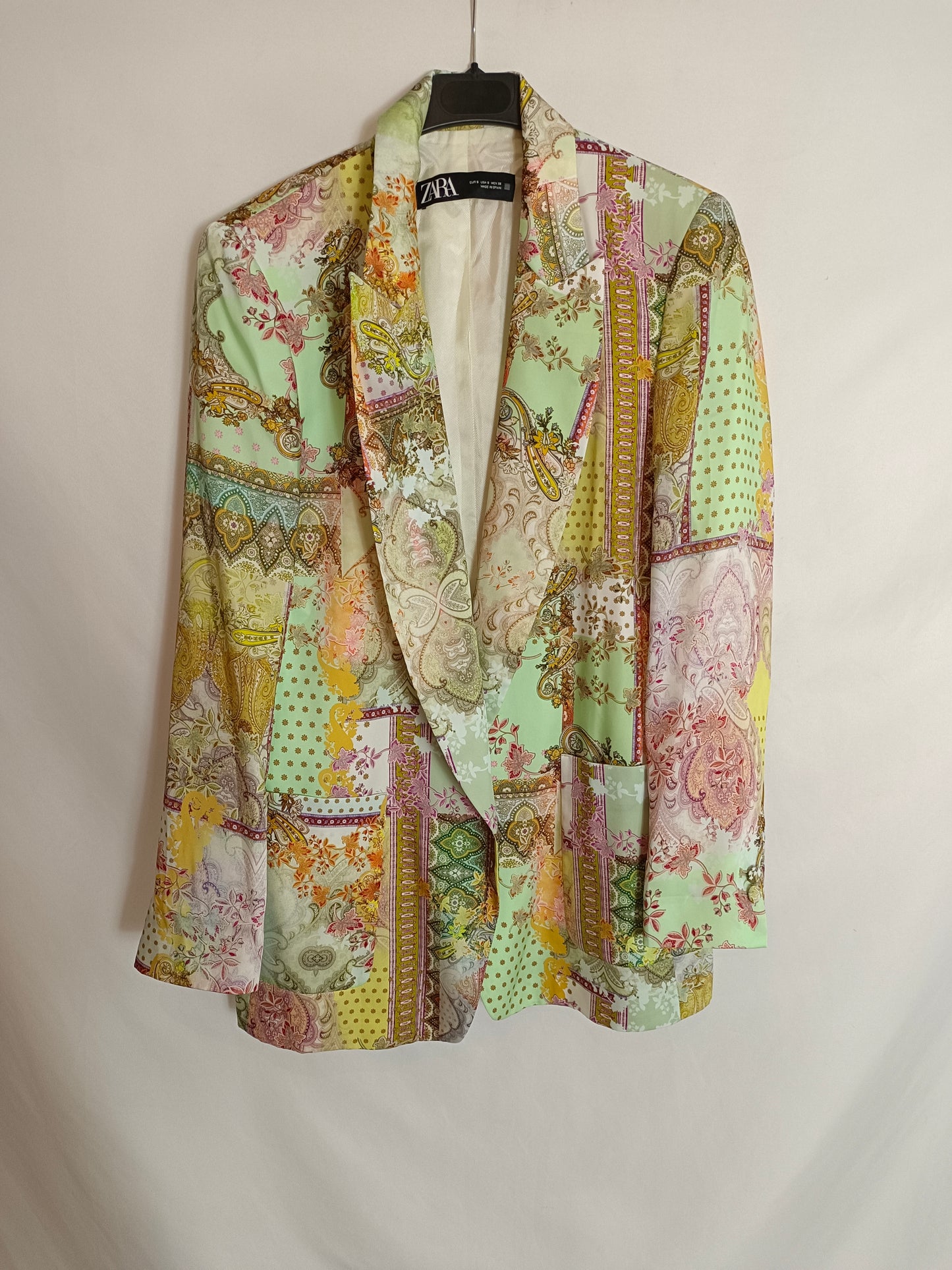 ZARA. Blazer fluida estampada T.s