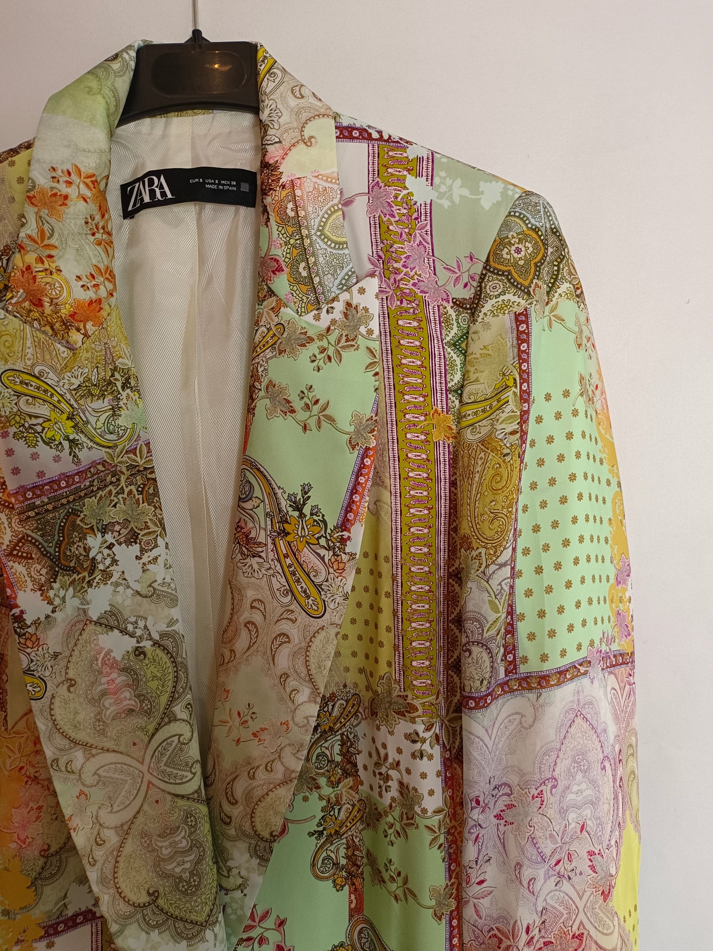 ZARA. Blazer fluida estampada T.s