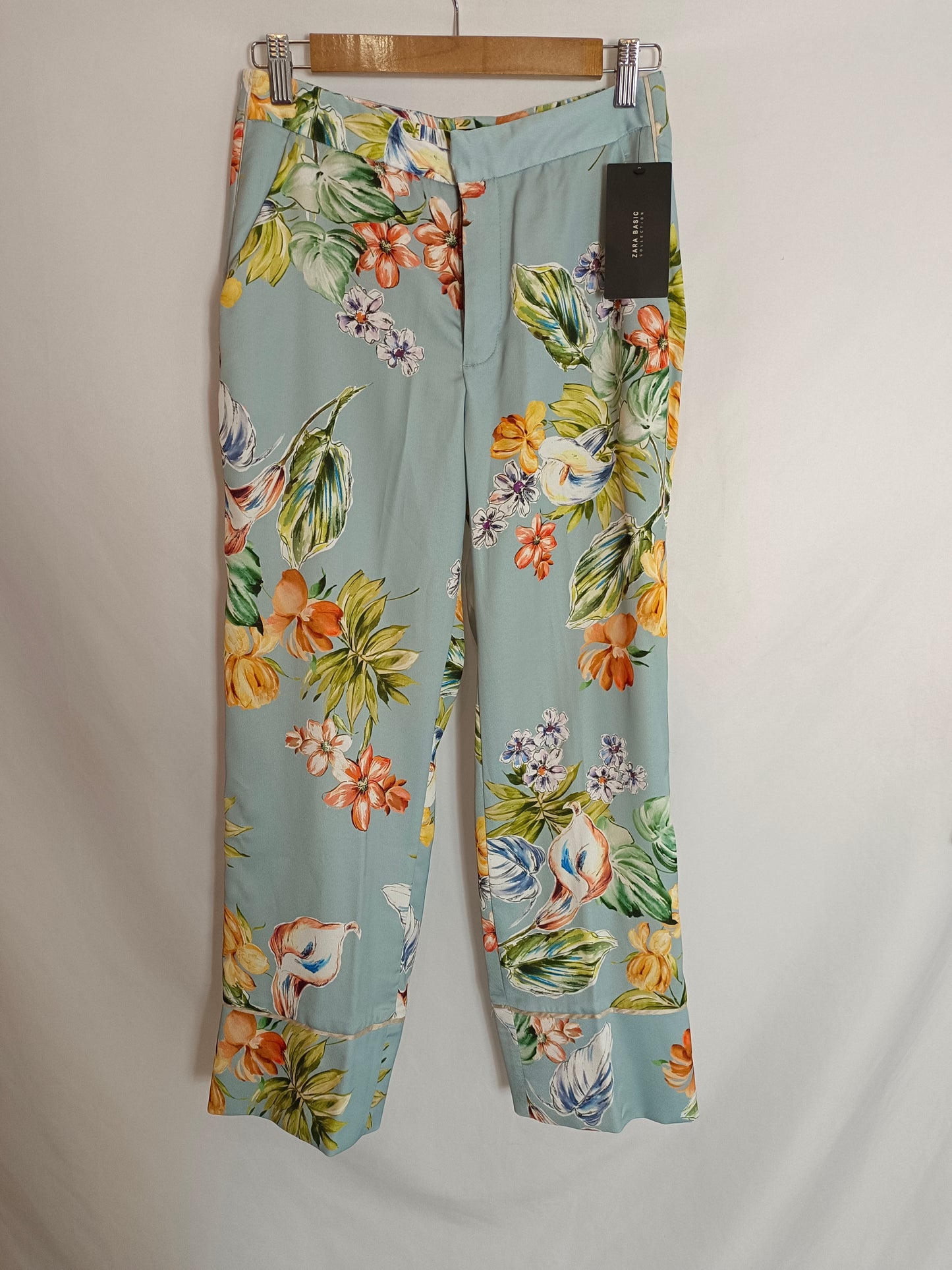 ZARA. Pantalón azul flores T.xs